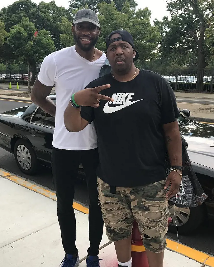 Rasual captured a picture with American rapper Erick Sermon in July 2017