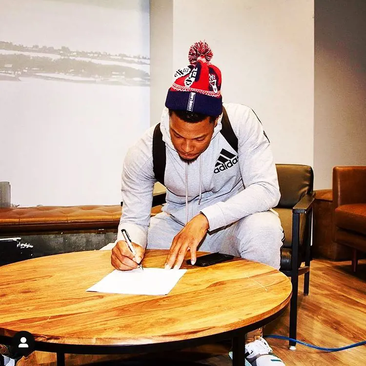 Lowry signs signs the contract with Raptors in the NBA wearing Adidas sportswear on October 2019
