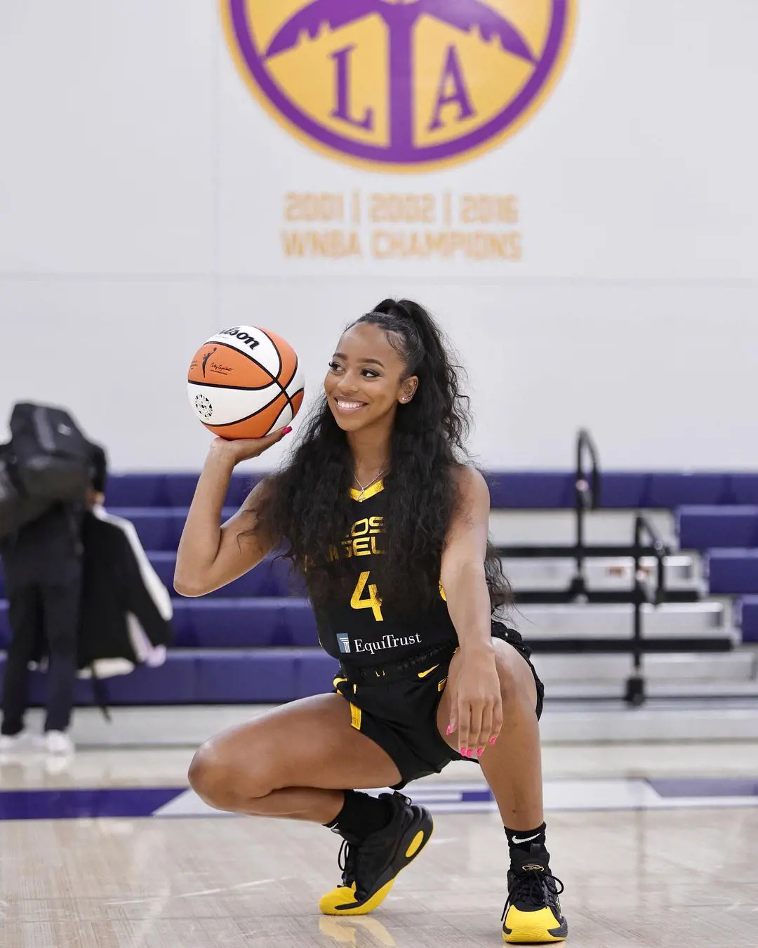 Brown Posed With The Basketball At Los Angeles On 19 May 2023